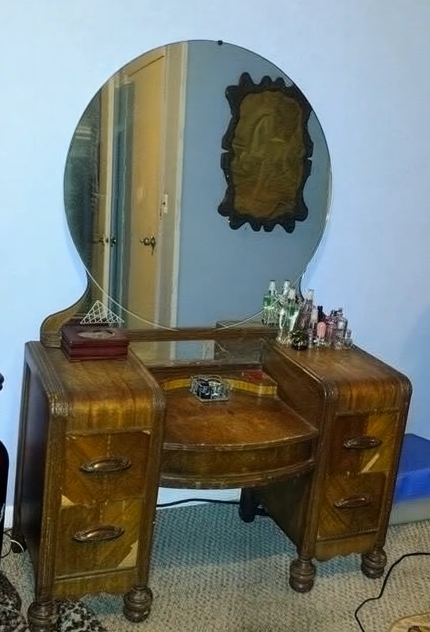 From Dust to Dazzle: The Untold Story of a 1942 Vanity’s Revival