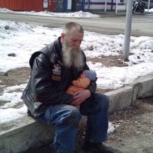 Biker’s Brave Rescue: Saving a Baby in the Snowstorm