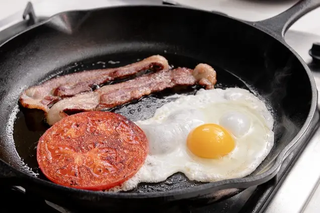 Foods to Avoid in a Cast Iron Skillet – And the Reasons Why