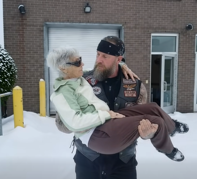 The Unexpected Hero Who Supported My 91-Year-Old Mother