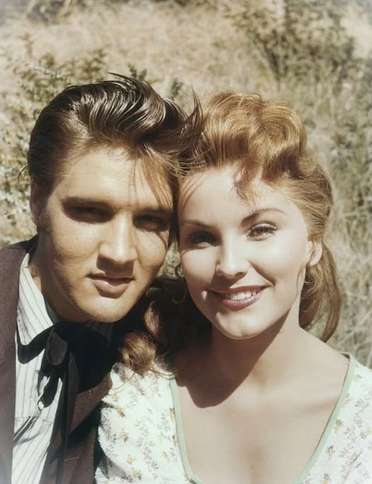 The Little-Known Story Behind Elvis Presley’s Iconic Hairstyle