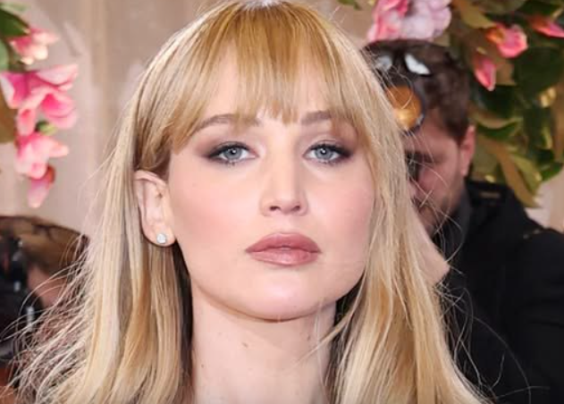 Jennifer Lawrence’s Bold Sheer Dress Turns Heads at the Golden Globes