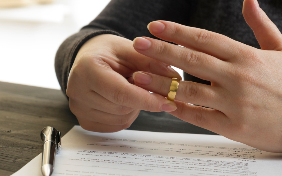 My Husband Asked for Everything in the Divorce — But He Never Saw the Truth Coming