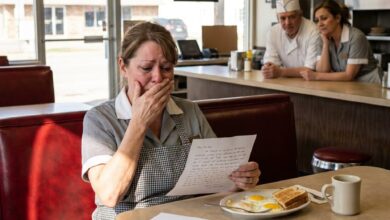 He Sat Alone at Booth 3 Every Monday for 14 Years — Then Two Strangers Arrived With a Life-Changing Message