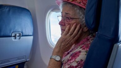 A Stranger Judged My Mother on a Flight — Then Her Story Was Revealed