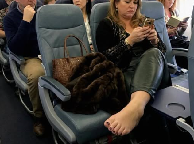 A Woman Refused to Give Up My Paid Airplane Seat, But My Daughter’s Actions Changed the Entire Flight A Woman Refused to Give Up My Paid Airplane Seat, But My Daughter’s Actions Changed the Entire Flight