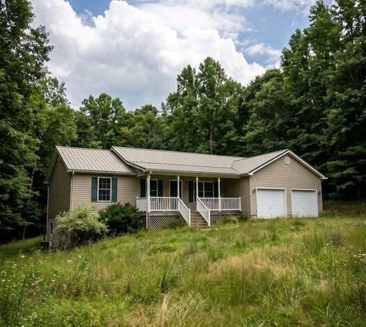 This Charming Country Home Has Been Waiting for the Right Family for Years This Charming Country Home Has Been Waiting for the Right Family for Years